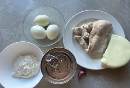 Фото шага рецепта Салат с ананасами и курицей 190544 шаг 1  