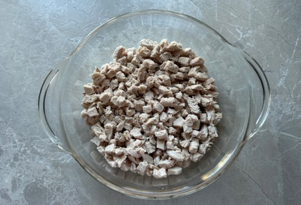 Фото шага рецепта Салат с ананасами и курицей 190544 шаг 4  