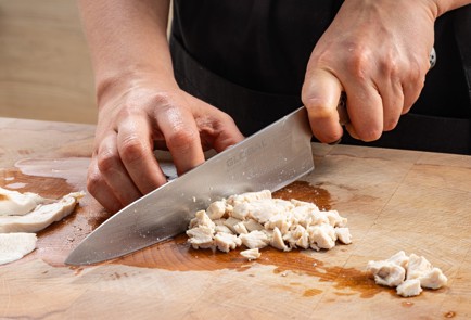 Фото шага рецепта Салат с ананасами и куриной грудкой 187682 шаг 8