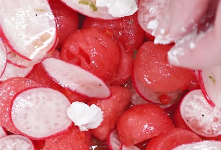 Фото шага рецепта Салат с арбузом и редиской 174108 шаг 10  