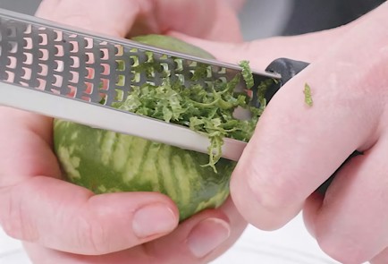 Фото шага рецепта Салат с арбузом и редиской 174108 шаг 5  