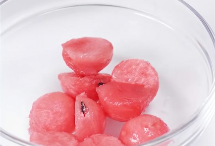 Фото шага рецепта Салат с арбузом и редиской 174108 шаг 8  