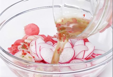 Фото шага рецепта Салат с арбузом и редиской 174108 шаг 9  