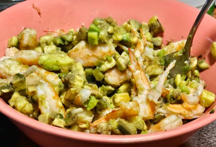 Фото шага рецепта Салат с авокадо 188833 шаг 9  