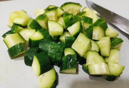 Фото шага рецепта Салат с авокадо 189182 шаг 1  