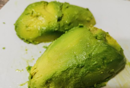 Фото шага рецепта Салат с авокадо 189182 шаг 4  