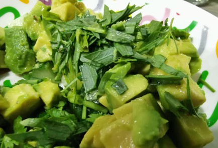 Фото шага рецепта Салат с авокадо 189182 шаг 6  