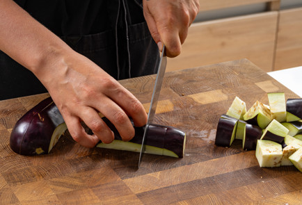 Фото шага рецепта Салат с баклажанами и помидорами 189951 шаг 2  