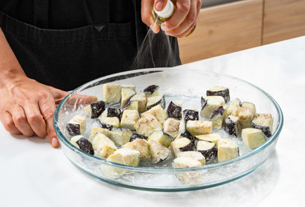 Фото шага рецепта Салат с баклажанами и помидорами 189951 шаг 6  