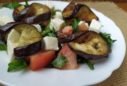 Фото шага рецепта Салат с баклажанами и сыром фета 188865 шаг 10  