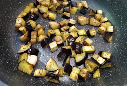 Фото шага рецепта Салат с баклажанами 190130 шаг 2  