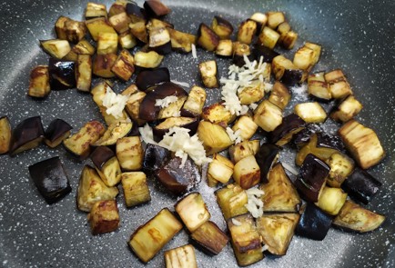 Фото шага рецепта Салат с баклажанами 190130 шаг 4  