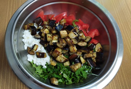 Фото шага рецепта Салат с баклажанами 190130 шаг 9  