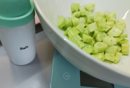 Фото шага рецепта Летний салат с базиликом 189715 шаг 1  