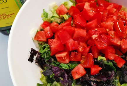 Фото шага рецепта Летний салат с базиликом 189715 шаг 10  