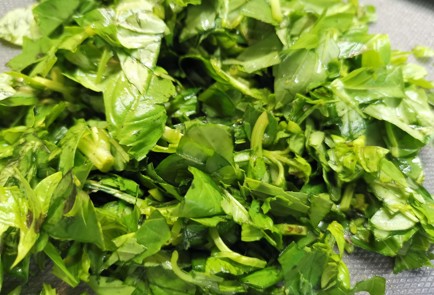 Фото шага рецепта Летний салат с базиликом 189715 шаг 5  