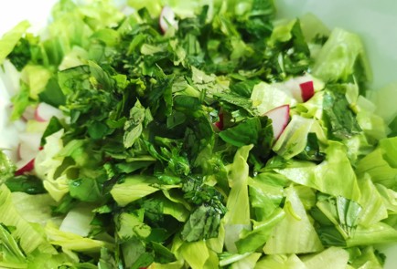 Фото шага рецепта Летний салат с базиликом 189715 шаг 6  