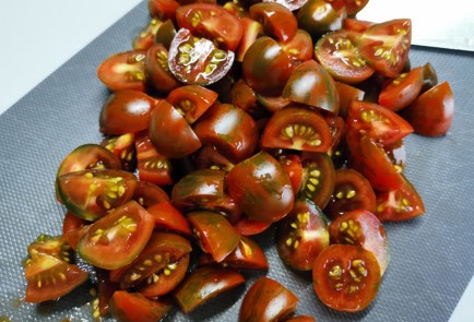 Фото шага рецепта Салат с базиликом 191039 шаг 2  