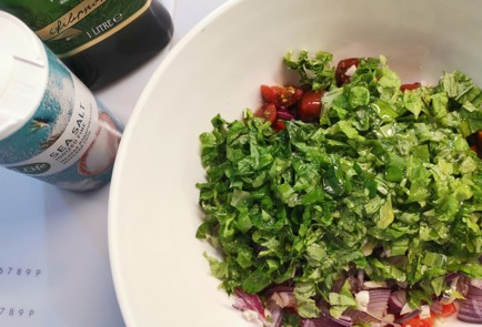 Фото шага рецепта Салат с базиликом 191039 шаг 9  