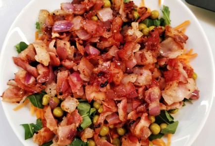 Фото шага рецепта Салат с беконом и горошком 153012 шаг 10