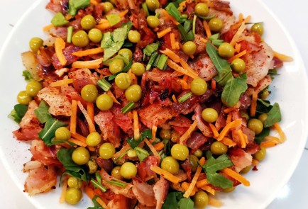 Фото шага рецепта Салат с беконом и горошком 153012 шаг 12