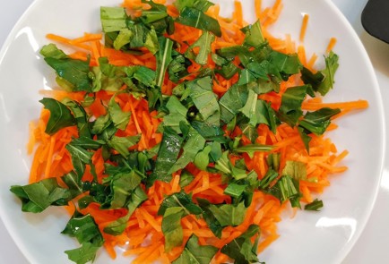 Фото шага рецепта Салат с беконом и горошком 153012 шаг 4