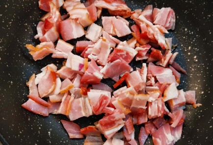 Фото шага рецепта Салат с беконом и горошком 153012 шаг 5