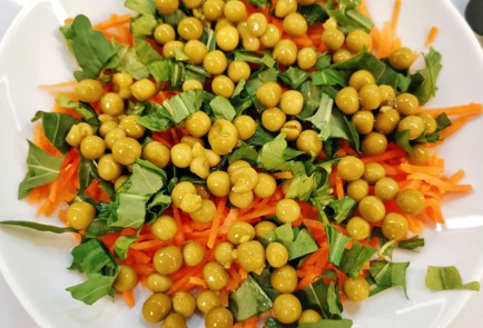 Фото шага рецепта Салат с беконом и горошком 153012 шаг 9