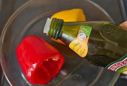 Фото шага рецепта Салат с беконом печеным перцем и киноа 175934 шаг 2  