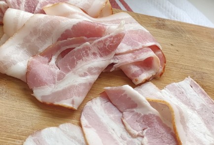 Фото шага рецепта Салат с беконом печеным перцем и киноа 175934 шаг 5  