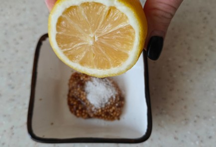 Фото шага рецепта Салат с беконом печеным перцем и киноа 175934 шаг 9  