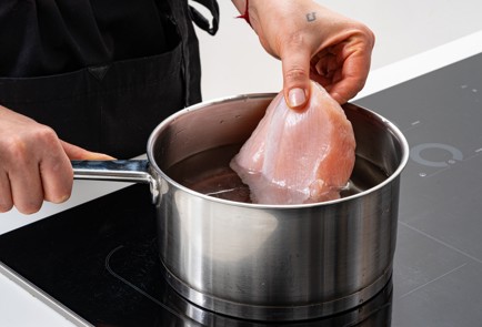 Фото шага рецепта Салат с блинами индейкой и ананасом 188283 шаг 2