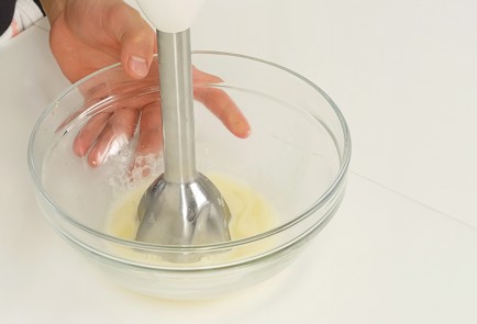 Фото шага рецепта Салат с брезаолой и клубничной заправкой 93767 шаг 6  