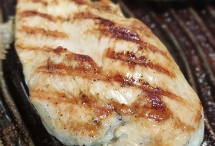 Фото шага рецепта Салат с бурратой помидорами и курицей гриль 174113 шаг 6  