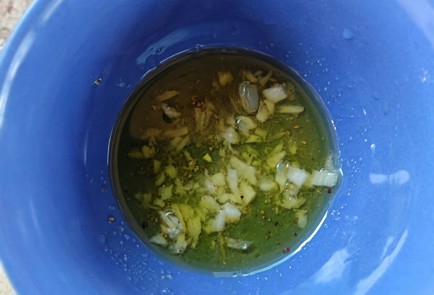 Фото шага рецепта Салат с бурратой помидорами и курицей гриль 174113 шаг 9  