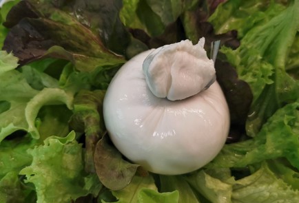 Фото шага рецепта Салат с черешней и сыром буррата 173886 шаг 3  