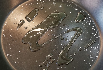 Фото шага рецепта Салат с черкесским сыром и свежей горчицей 151219 шаг 4