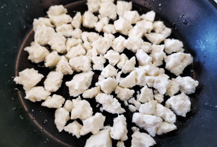 Фото шага рецепта Салат с черкесским сыром и свежей горчицей 151219 шаг 5