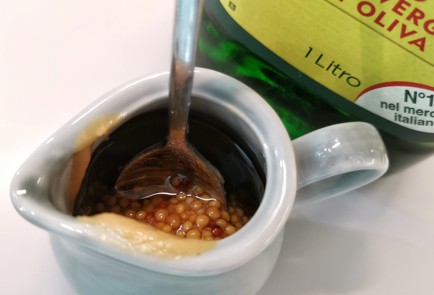 Фото шага рецепта Салат с черной икрой 174453 шаг 7  