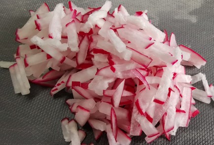 Фото шага рецепта Салат с чесноком 189886 шаг 1  