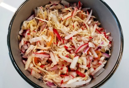 Фото шага рецепта Салат с чесноком 189886 шаг 10  