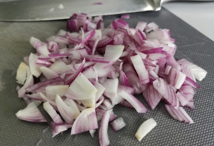 Фото шага рецепта Салат с чесноком 189886 шаг 2  