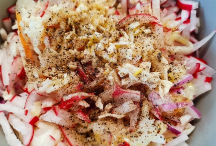 Фото шага рецепта Салат с чесноком 189886 шаг 8  