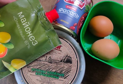 Фото шага рецепта Салат с фасолью соленым огурцом яйцом и картофелем 186506 шаг 1  