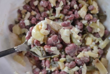 Фото шага рецепта Салат с фасолью соленым огурцом яйцом и картофелем 186506 шаг 11  