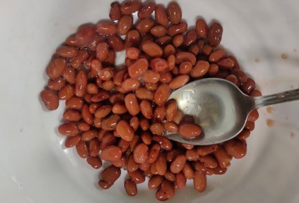 Фото шага рецепта Салат с фасолью соленым огурцом яйцом и картофелем 186506 шаг 2  