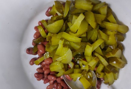 Фото шага рецепта Салат с фасолью соленым огурцом яйцом и картофелем 186506 шаг 4  