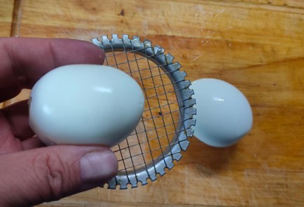 Фото шага рецепта Салат с фасолью соленым огурцом яйцом и картофелем 186506 шаг 5  