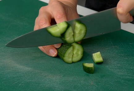 Фото шага рецепта Салат с фасолью 151487 шаг 3  