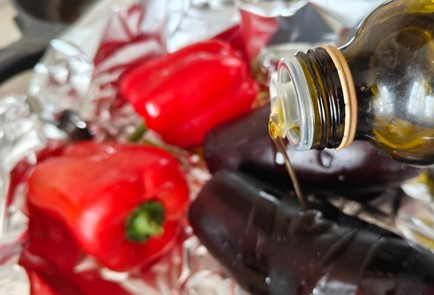 Фото шага рецепта Салат с гребешками и запеченными овощами 191213 шаг 2  